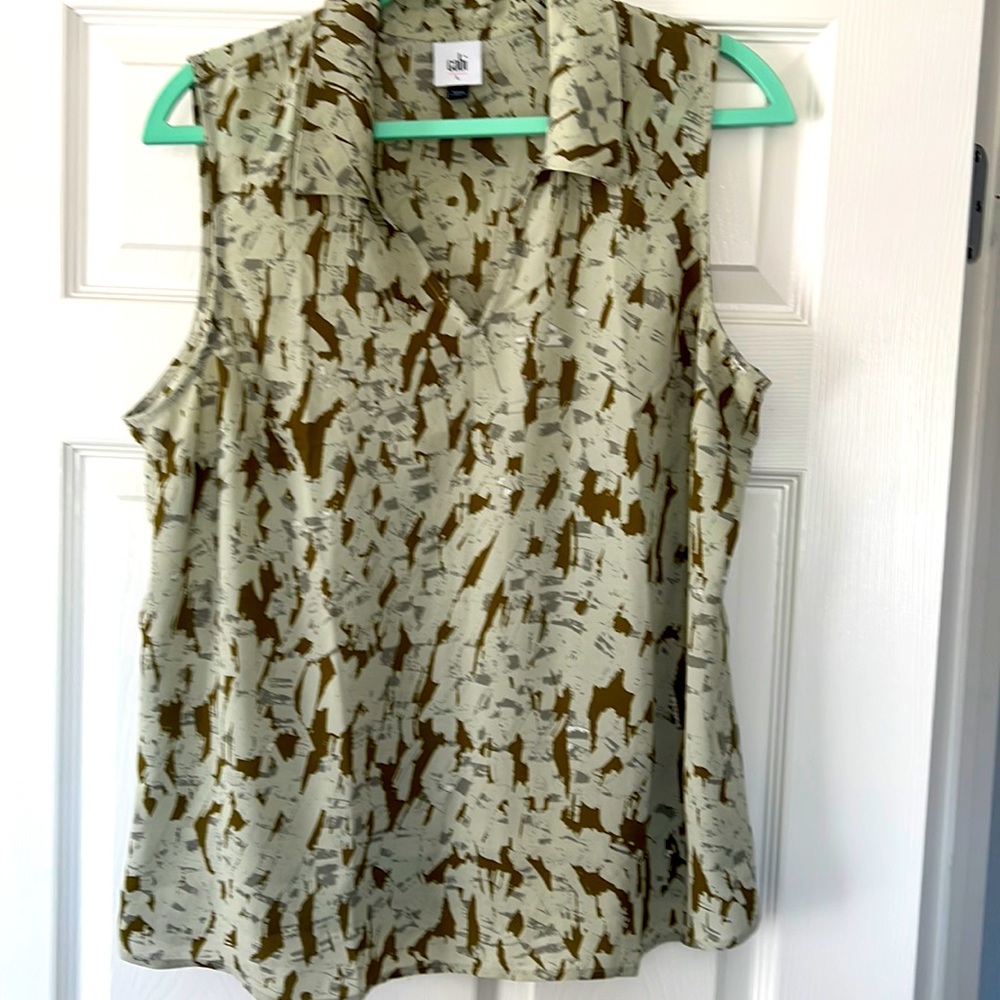 New Cabi # 4356 "Flurry Top" Camo Print Sleeveless V-Neck Collared Blouse SZ LG